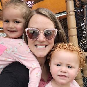 Meet your Posher, Charis